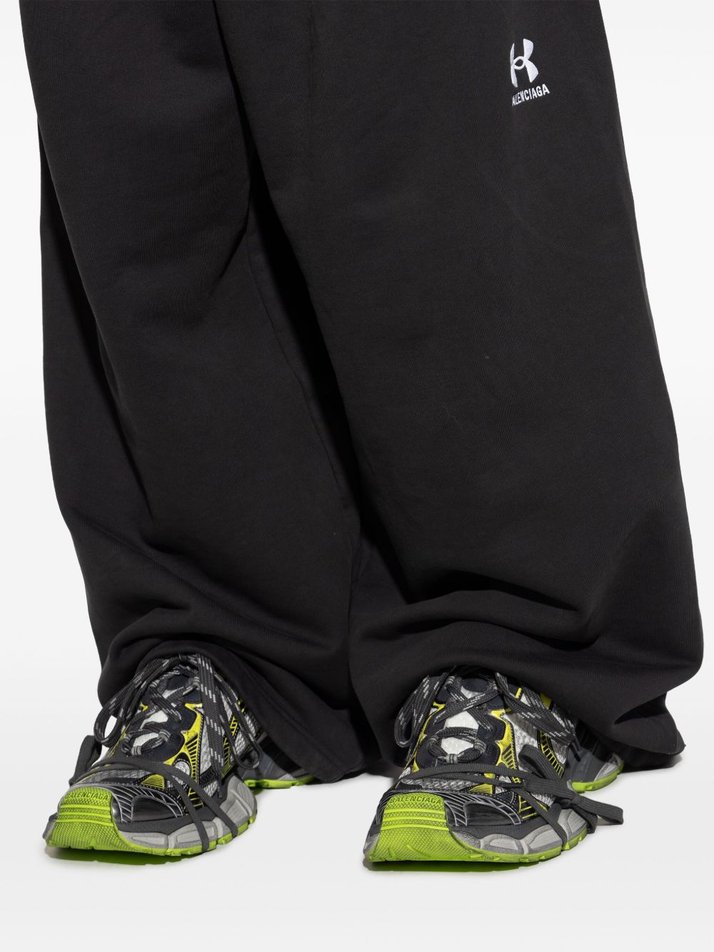 3xl sneakers
