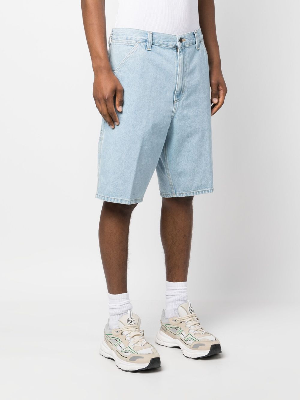 Single knee denim jeans