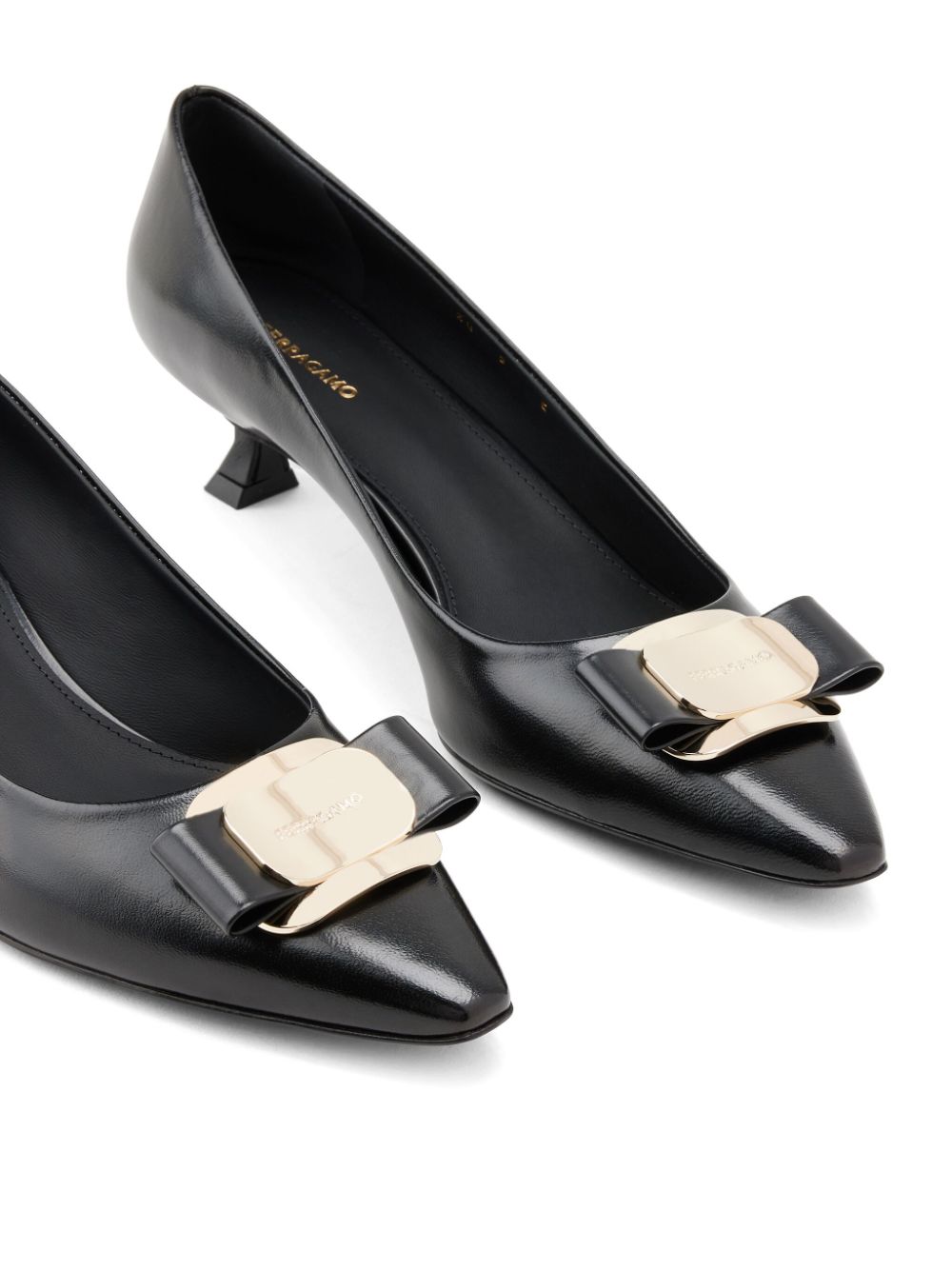 Vara leather pumps