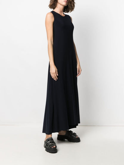 Long sleeveless dress