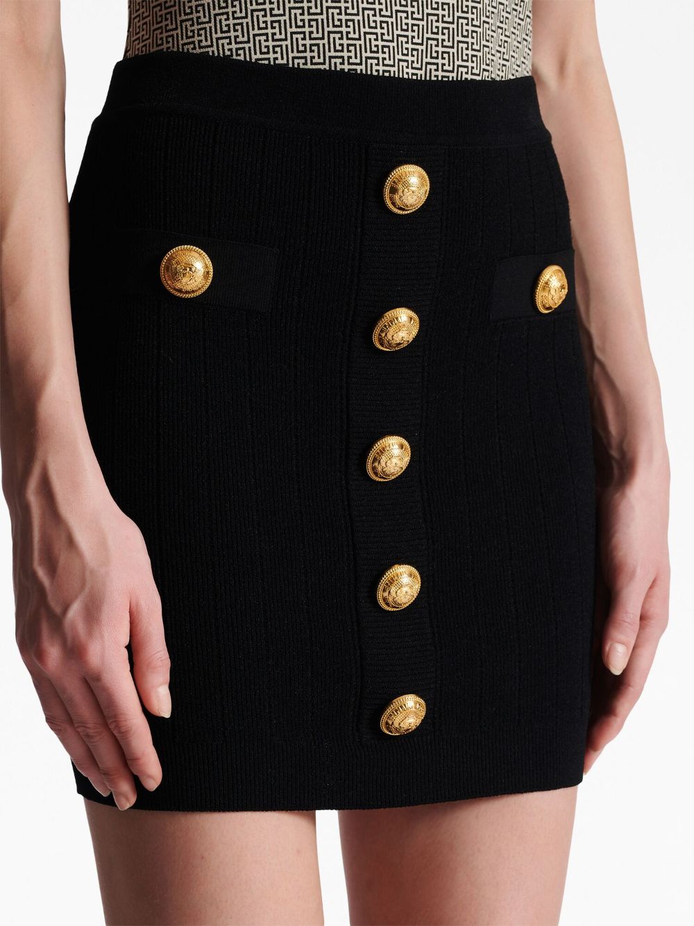 High waist buttoned mini skirt