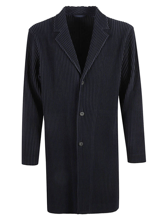 Pleated single-breasted coat