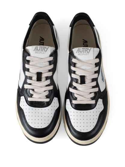 Medalist low leather sneakers