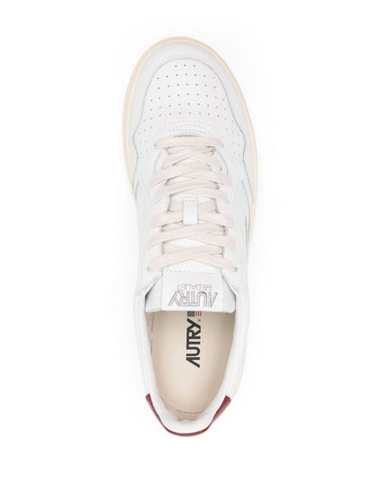 Medalist low leather sneakers