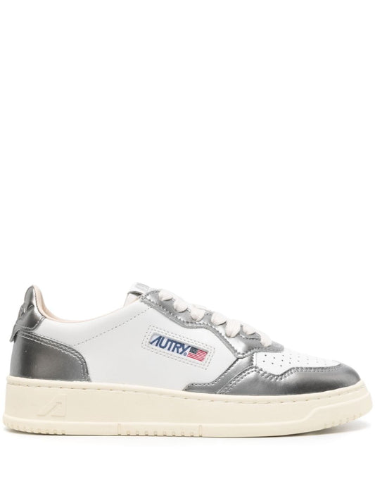 Medalist low leather sneakers