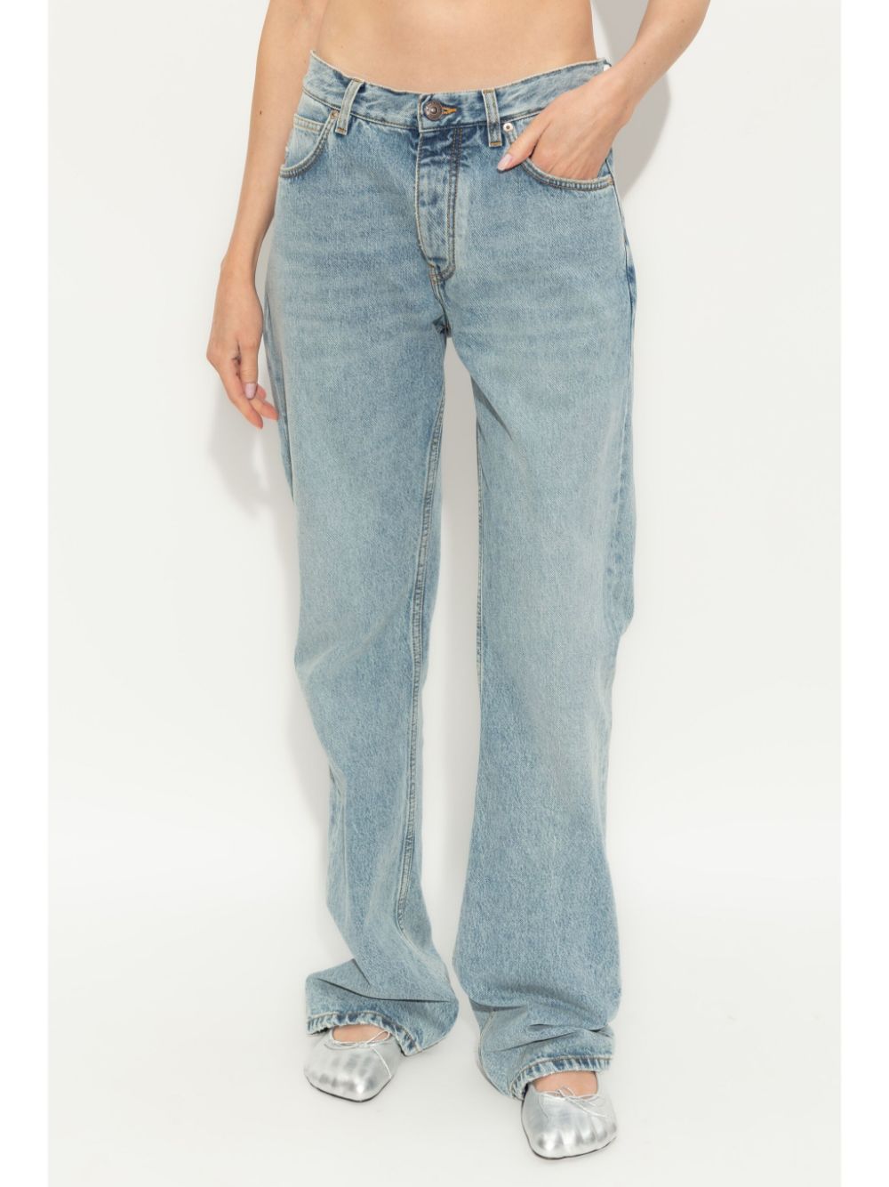 Low-waist denim jeans