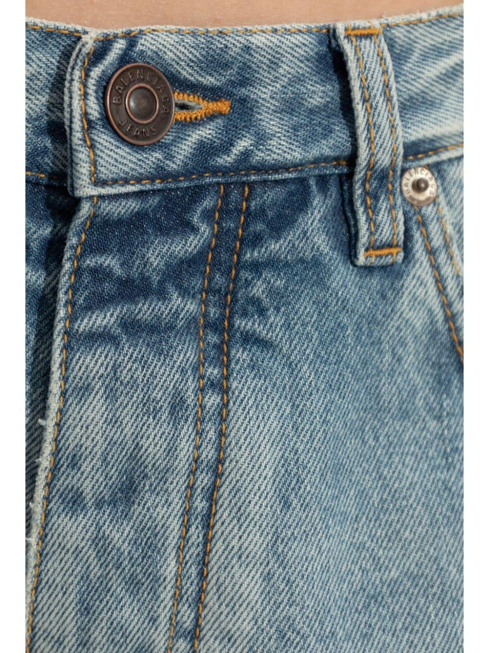 Low-waist denim jeans