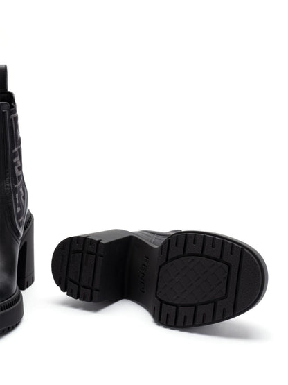 Domino leather boots