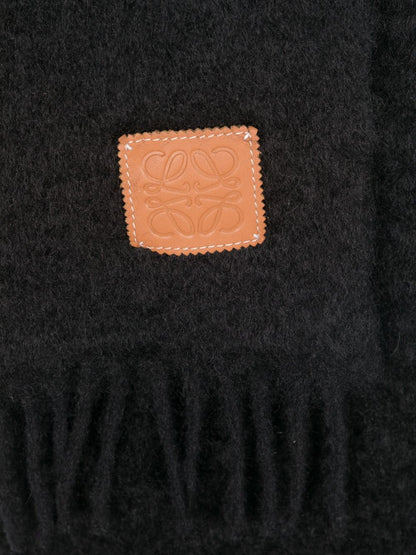 Logo patch wool scarf