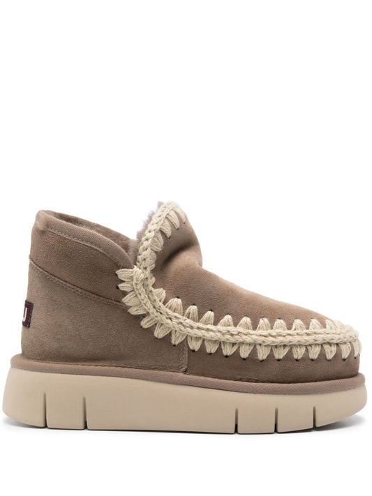 Eskimo bounce boots