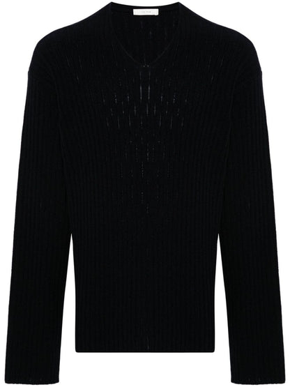 Cashmere v-necked sweater