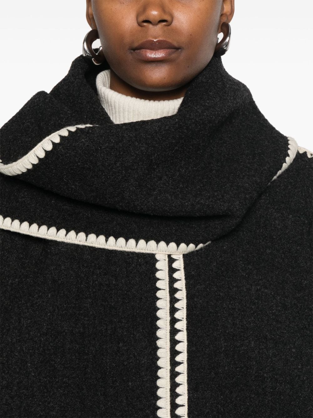 Attached scarf wool jacket