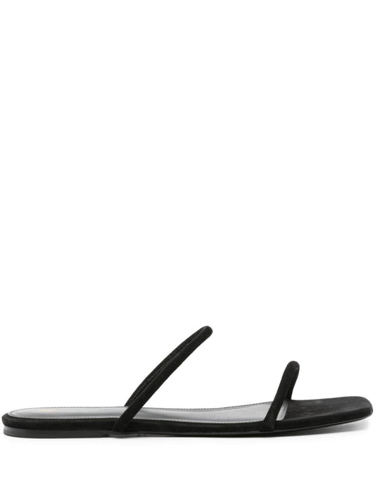 The minimalist leather sandals