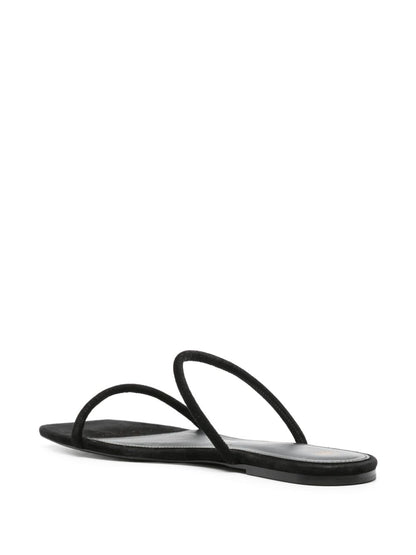 The minimalist leather sandals