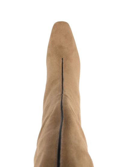 The wide shaft leather boots