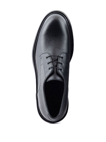 Leather laced shoes