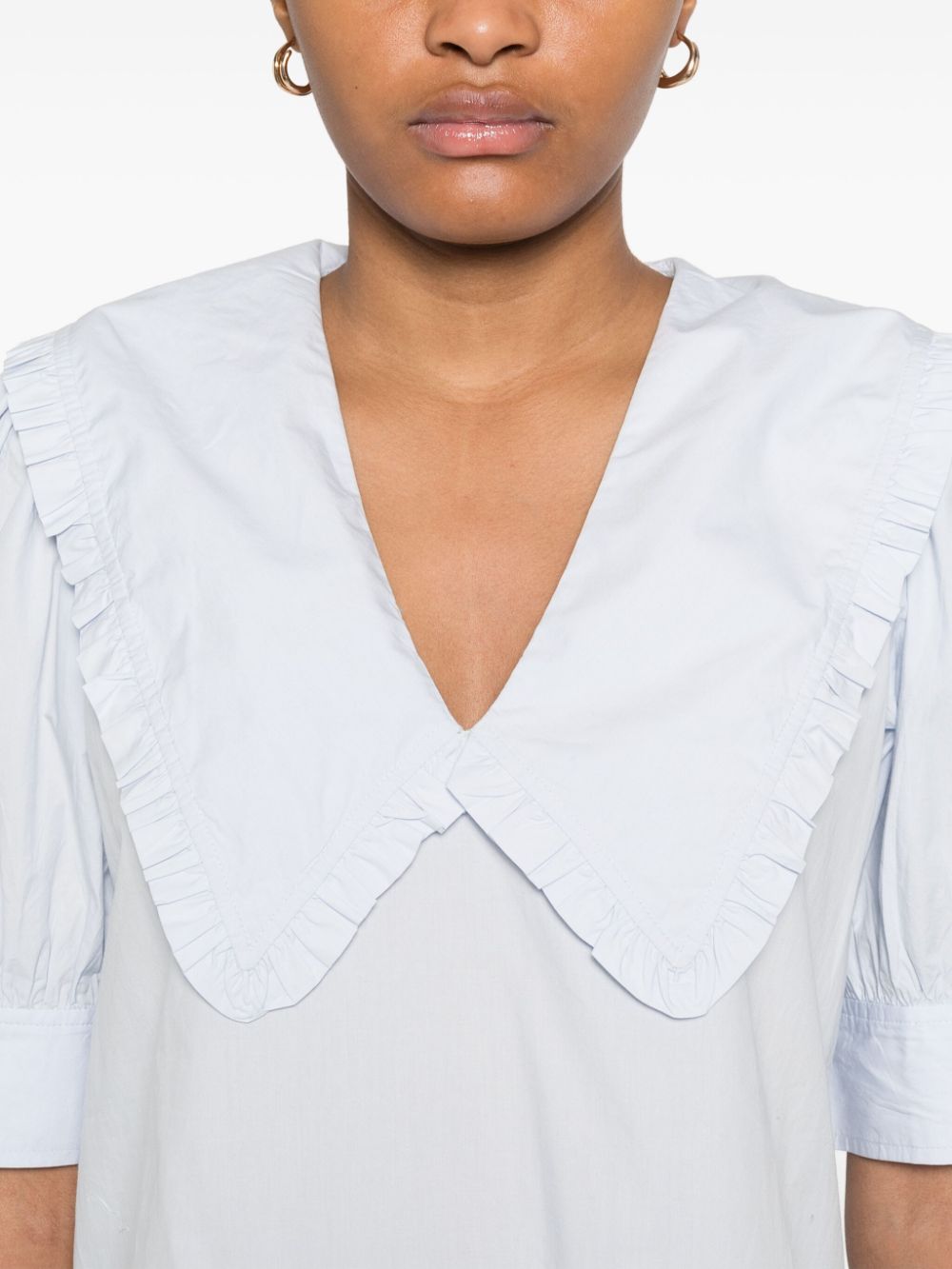 Organic cotton v-necked blouse