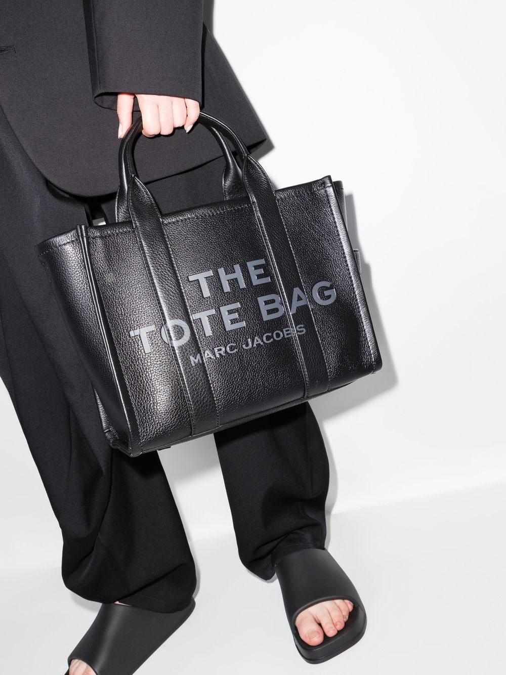 The tote bag medium leather tote